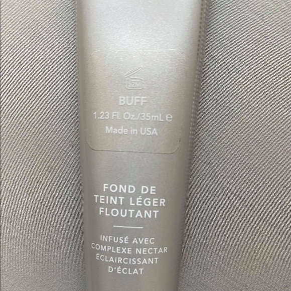 Becca foundation - Picture 3 of 3